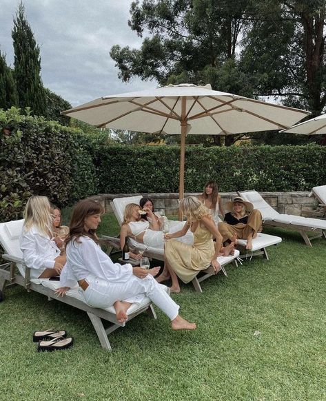 Classy Champagne Aesthetic, The Hamptons Aesthetic, Hamptons Aesthetic, Hamptons Summer, Super Rich Kids, Rich Family, Future Lifestyle, Rich Kids, Inclusive Resorts