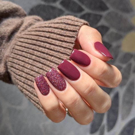 Maroon Acrylic Nails, Red Nails Glitter, Mauve Nails, Solid Color Nails, Gel Set, Simple Gel Nails, Burgundy Nails, Makeup Aesthetic, Manicure Ideas