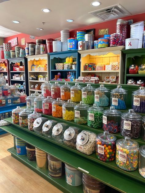 Penny Candy Display, Bulk Candy Display, Old Fashioned Candy Store, Candy Shop Ideas, Candy Shop Ideas Design, Candy Store Ideas, Candy Store Aesthetic, Candy Shop Aesthetic, Vintage Candy Shop