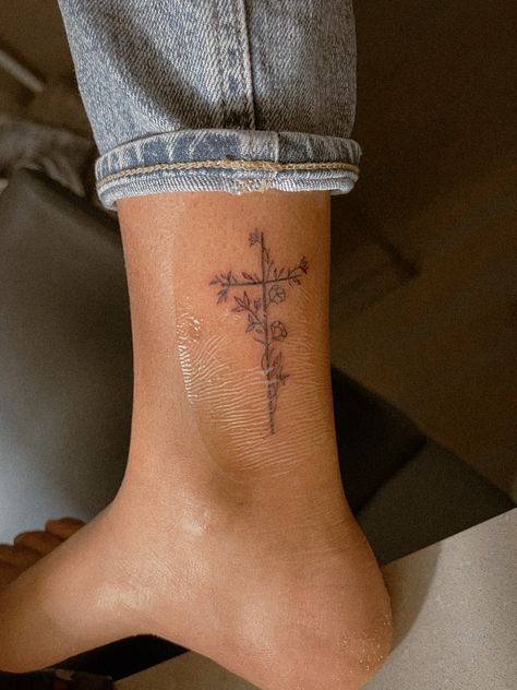 Tato Salib, Simple Forearm Tattoos, Tato Minimal, 16 Tattoo, Christian Tattoo, Basic Tattoos, Tattoos Infinity, Cross Tattoos For Women, Small Pretty Tattoos