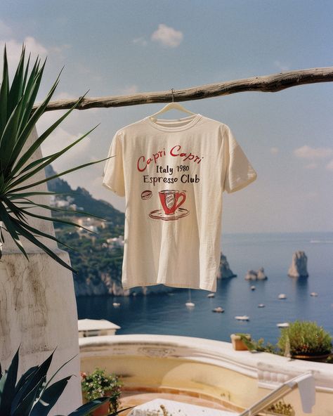 From Capri’s shores to Provence’s lavender fields and Positano’s waves… your Euro summer souvenirs 🇮🇹✨🇫🇷 Where did the Vespa take you? 🛵🐟🍸 Italian Chic, Portofino Italy, Merch Design, Coastal Gardens, Capri Italy, Tennis Clubs, Flower Market, Amalfi Coast, Summer Cotton