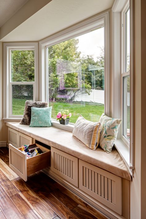 Bay Window With Bench, Window With Bench, Bay Window Design, Bay Window Living Room, Bay Window Seat, Window Seat Design, Window Seat Storage, Window Bench, Exclusive Homes