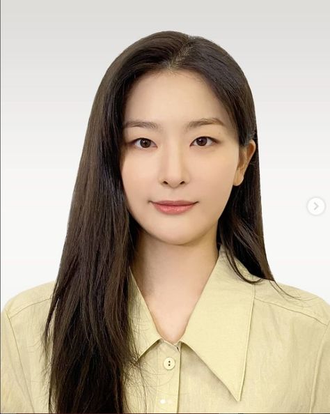 Seulgi Instagram, Kang Seul-gi, Passport Photo, Id Photo, Kang Seulgi, Red Velvet Seulgi, Simple Photo, Red Velvet Irene, Mug Shots