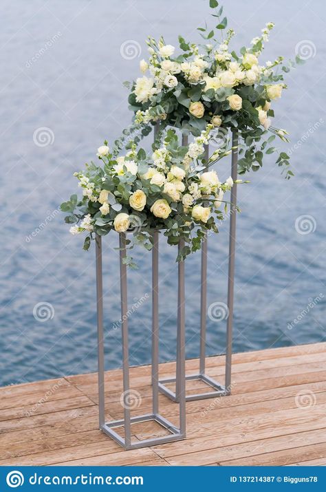 Wedding Ceremony Songs, Ceremony Songs, Large Flower Arrangements, Sea Wedding, Aisle Flowers, Flowers Background, Creative Flower Arrangements, Wedding Ceremony Backdrop, Flower Arrangements Diy