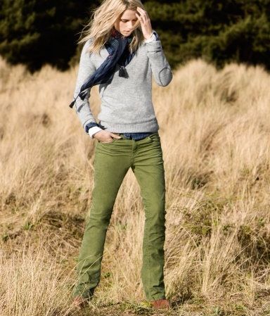 ... Pijamas Women, Converse Outfits, Better Sweater, Fall Wear, Stil Inspiration, Fall Clothes, Combat Boot, Fashion 101, Green Pants