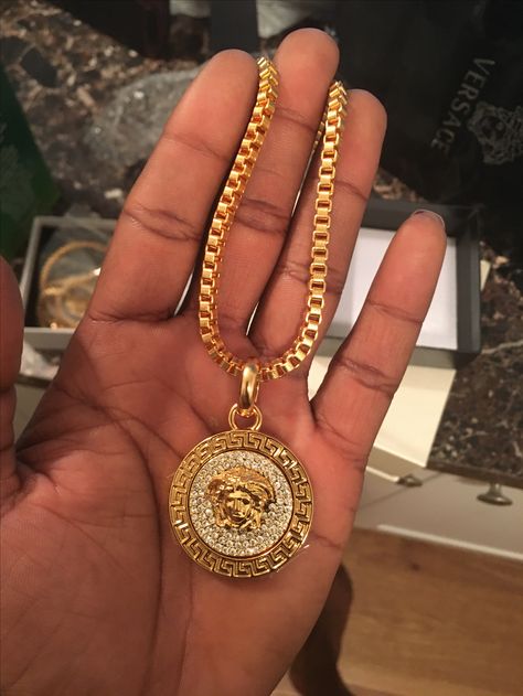 Versace chain brand new never worn Versace Pendant Gold, Versace Pendant, Cuban Men, Money Rings, Saga Art, Versace Necklace, Versace Chain, Gold Finger Rings, Mens Silver Jewelry