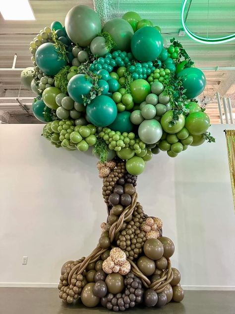 Balloon Trees Diy, Jungle Balloons, Balloon Tree, Dinosaur Room Decor, Baby Shower Safari Theme, Ideas Fiesta, Balloon Display, Balloon Ideas, Birthday Balloon Decorations