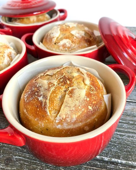 Chrystin Nevarez on Instagram: “Today’s creative play = Mini Cocotte Herb and Garlic Sourdough Dinner Rolls.😍 • I have a sourdough starter blog post in the works. I wasn’t…” Tiny Dutch Oven Recipes, Mini Cocette Recipes, Cocotte Recipes, Mini Dutch Oven Recipes, Mini Cocotte Recipes, Mini Cocotte Recipe Dinners, Mini Round Cocotte Recipes, Mini Cocotte Recipe Breakfast, Ramkin Recipes