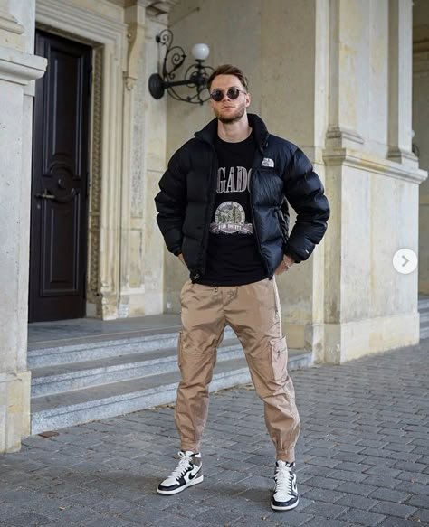 Winter Outfits Men Streetwear 2022, J1 Outfit For Men, Winter Streetwear Outfits Men, Travis Scott Style, Outfit Hombre Casual, Winter Outfits Men Streetwear, Men Streetwear Fashion, Outfit Hombre, Stylish Man