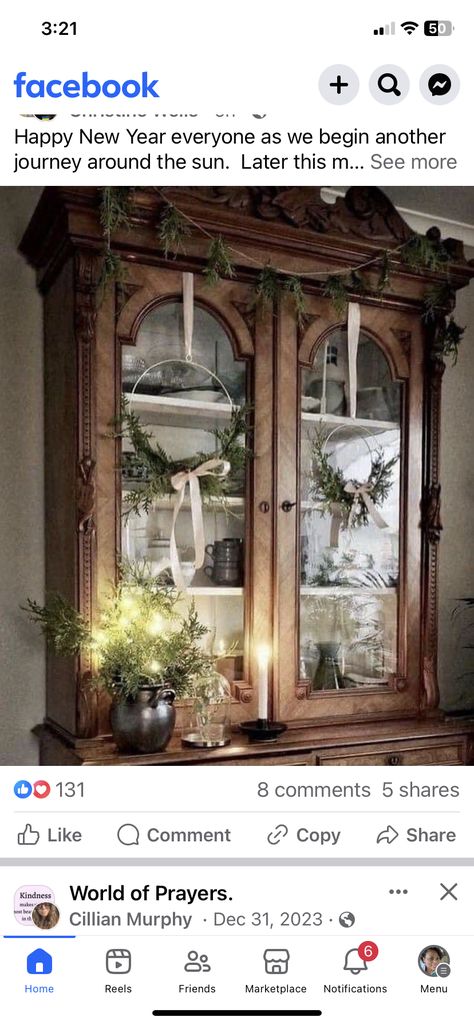 English Cottage Christmas, Brown Cottage, French Country Christmas, English Christmas, Hutch Decor, Cottage Decor Farmhouse, China Cabinets, Cottage Christmas, Christmas Interiors