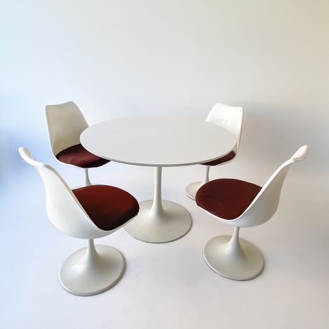 Listed on VNTG.com: Mid-Century Modern Space Age set of Tulip Table & Four Tulip Chairs, 1970s | #vntg #vintage Space Age Dining Table, Tulip Table And Chairs, Tulip Chairs, Chrome Dining Table, Surfboard Coffee Table, Mid Century Dining Table, Safari Chair, Tulip Chair, Iconic Chairs