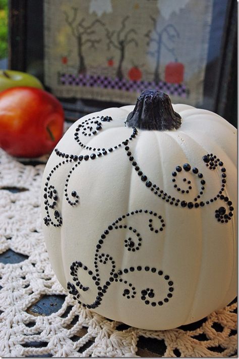 34 Pumpkin Decorations For Fall - Blinged Out Pumpkin - Easy DIY Pumpkin Decor Ideas for Home, Yard, Outdoors - Cool Pumpkin Decorating Ideas for Adults and Kids Party, Creative Crafts With Paint, Glitter and No Carve Projects for Halloween http://diyjoy.com/pumpkin-decorations-fall Pretty Pumpkins Decorating, Dotted Pumpkins, Succulent Crafts, Pumkin Carving, No Carve Pumpkin Decorating, Pumpkin Painting Ideas, Pretty Pumpkins, Glass Creations, Zucca Halloween