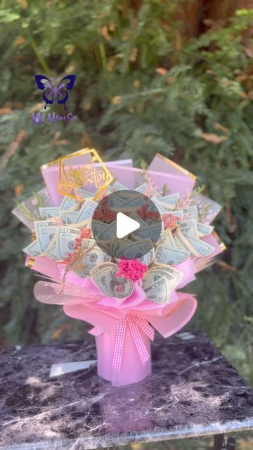 Money Flower Arrangement, How To Money Bouquet, Flowers Made Out Of Money, How To Make Money Bouquet Birthday, Bouquet Money Flower, Mini Money Bouquet, Pink Money Bouquet, How To Make A Money Bouquet Tutorials, Money Bouquet With Flowers