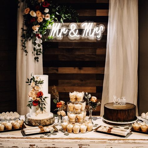 Dessert Table Backdrop Wedding, Wedding Cake Table Backdrop Ideas, Brides Cake Table Ideas, Bride And Groom Cake Table, Cake Table Wedding Decorations, Mr And Mrs Backdrop, Cake Backdrop Ideas, Backdrop For Cake Table, Pallet Wall Backdrop