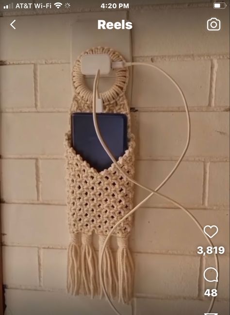 Natural Earthy Kitchen Decor, Macrame Remote Holder, Useful Macrame Ideas, Macrame Present Ideas, Macrame Vanlife, Macrame Gifts For Men, Macrame Phone Holder, Macrame Organization, Macrame Work Station Diy