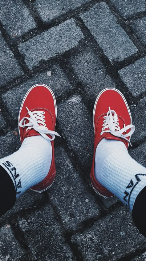 Red Vans, Sneakers And Socks, Fotografi Vintage, Vans Red, Transformers Characters, Dope Outfits For Guys, Witchy Fashion, Vans Style, Simple Photo