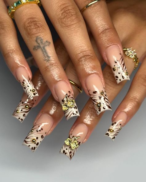 𝑺𝒂𝒏 𝑫𝒊𝒆𝒈𝒐 𝑵𝒂𝒊𝒍 𝑻𝒆𝒄𝒉💟 | cheetah x zebra print🐆🫧 ib @alithenailtech #sandiegonailtech #nailsofinstagram #nailinspo #viralnails #animalprintnails #summernails… | Instagram Zebra Print Nails, Cheetah Print Nails, Elegant Casual Dress, Cheetah Nails, Hard Nails, Girly Acrylic Nails, Print Nails, Classy Acrylic Nails, Really Cute Nails