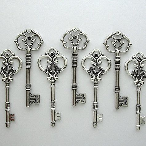 Mixed Set of 20 Extra Large Skeleton Keys in Antique Silver - Set of 20 Keys (2 Styles) - 3 1/4" Keys Nesting Nomad http://smile.amazon.com/dp/B00M7AQK4G/ref=cm_sw_r_pi_dp_qxwxwb01KPMP0 Key Wall Decor, Foam Carving, Bride To Be Banner, Gold Glitter Heart, Vintage Skeleton Keys, Bridal Shower Banner, Skeleton Keys, Detailed Coloring Pages, Vintage Wedding Decorations