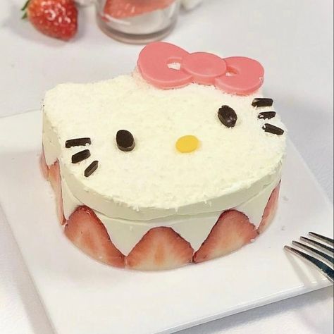 Hello Kitty Star, Bolo Da Hello Kitty, Hello Kitty Birthday Cake, Pastel Cupcakes, Kitty Cake, Kawaii Cooking, Cute Baking, Hello Kitty Cake, Cute Snacks