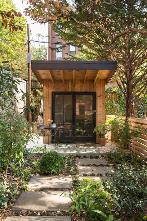 New York Townhouse, Office Shed, Studio Shed, Backyard Studio, Backyard Office, She Sheds, Shed Design, Small Houses, Garden Studio