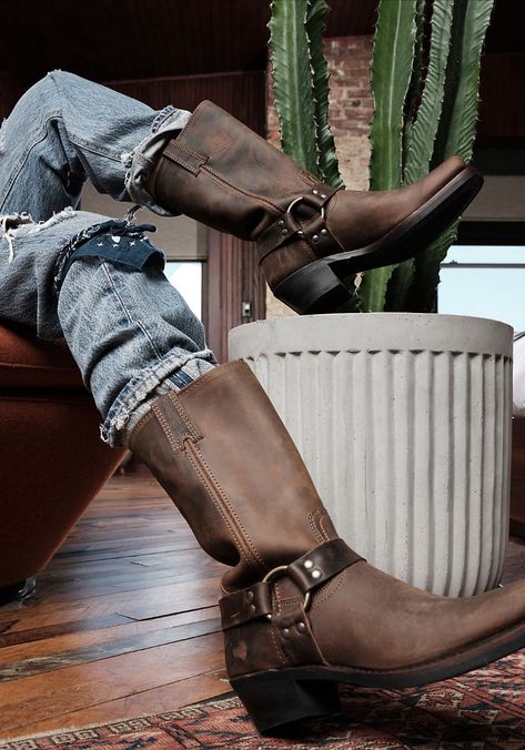 Frye Harness Boots Frye Boots Outfit, Frye Riding Boots, Sport Casual Outfit, Frye Harness Boots, Boot Outfits, Boots Outfits, Blue Jean Outfits, Boating Outfit, Fashion Blogs