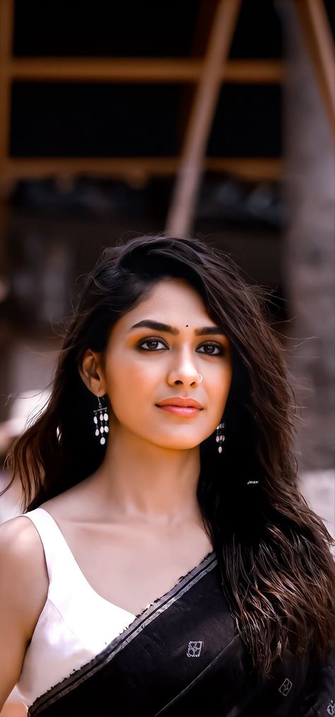 Mrunal Thakur, Long Indian Hair, Stylish Actresses, Samoyed Dogs, Indian Actress Hot Pics, Image Hd, Desi Beauty, Bollywood Actress, Animals Beautiful