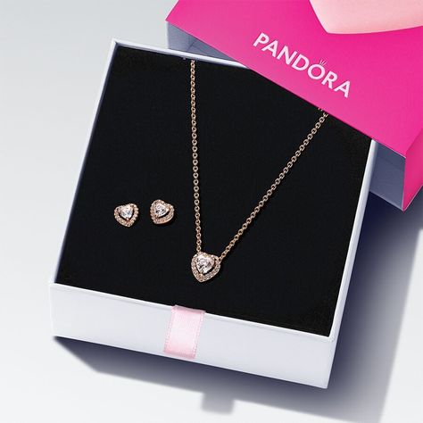 Treat your timeless love to Pandora's Sparkling Elevated Heart Jewelry Gift Set. Classic heart-shaped stones are wrapped in a sparkling halo embrace that sets our pendant necklace and matching earrings apart. 14k Gold-plated unique metal blend Pandora Necklace And Earrings Set, Bd Gifts, Pandora Set, Pandora Pendant, Halo Jewelry, Birthday Haul, Custom Charm Bracelet, Heart Jewellery, Heart Promise Rings