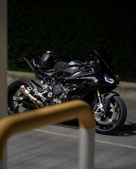 What do you guys love the most, evening ride, morning ride or night ride? By redlineburner on IG #bmw #s1000rr #1000cc #nightride #motorbike #superbike Bmw S1000rr Black, Bmw Rr1000, Morning Ride, Night Ride, Biker Aesthetic, Biker Love, Bmw S1000rr, Super Bikes, Ride On