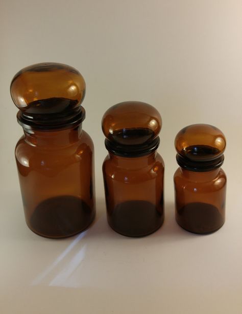 Vintage Amber Glass Apothecary Pharmacy Display Jars Bubble/Mushroom Lids by MooskerdooGlass on Etsy Apothecary Bathroom, Applique Art Deco, Apothecary Design, Apothecary Pharmacy, Apothecary Decor, Bathroom Canisters, Brown Bottles, Glass Spice Jars, Kitchen Jars