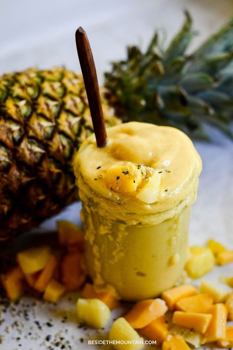 This tropical smoothie will boost your energy with plant-based protein (chia seeds and hemp hearts). Make it in less than 5 minutes! Smoothie With Pineapple, Chai Smoothie, Chia Seed Coconut Milk, Tropical Smoothie Recipes, Dairy Free Snacks, Paleo Banana, Mango Pineapple, Mango Chunks, Coconut Smoothie