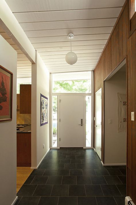 I like the openness of midcentury ... no clutter, mod artworks looks amazing Midcentury Entry, Apartment Vibes, Modern Entry, Eichler Homes, Entry Design, Mirror Wall Living Room, Mirror Wall Bedroom, Modern Entryway, Mid Century Modern Interiors