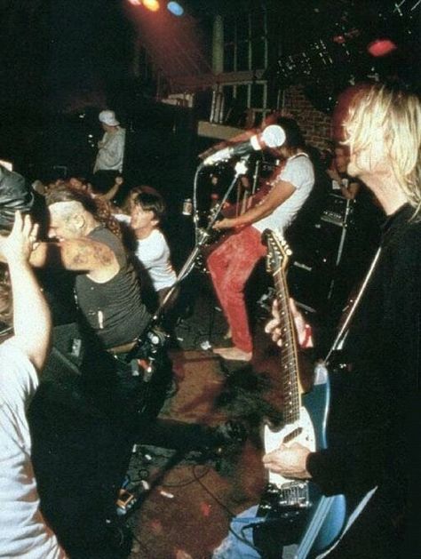 Imagen de nirvana and kurt cobain Nirvana Live, Estilo Punk Rock, 90s Rock, Rockstar Aesthetic, Rock Aesthetic, Nirvana Kurt Cobain, Nirvana Kurt, Smells Like Teen Spirit, Estilo Rock