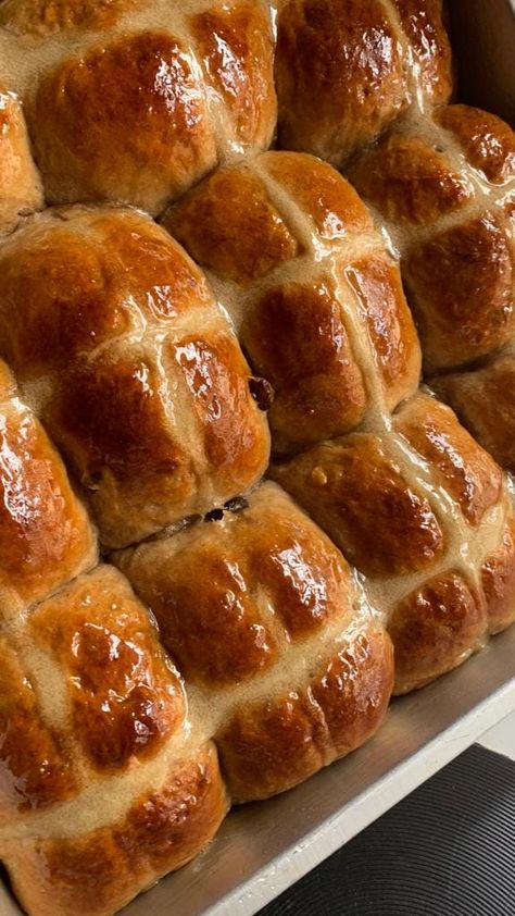 Aggie's bakeshop | WE ARE NOT ON EASTER BUT I LOVE MAKING THEM 👌 | Facebook Cross Buns Recipe, Hot Cross Buns Recipe, Buns Recipe, Baking Tutorial, African Recipes, South African Recipes, Hot Cross Buns, Naan Bread, Cross Buns