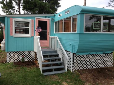 mobile home remodel | ... like cameras and mobile homes, and remodeling those mobile homes Vintage Mobile Home, Small Mobile Homes, Mobile Home Remodel, Remodel Mobile Home, Mobile Home Exteriors, Retro Trailer, Mobile Home Makeovers, Camping Vintage, Mobile Home Decorating