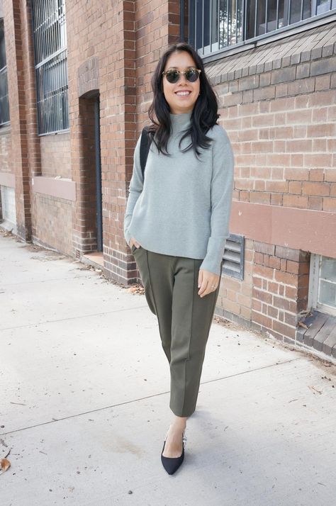 Everlane Dream Pant Review Everlane Dream Pant, Curvy Minimalist Outfit, Everlane Capsule Wardrobe, Everlane Dream Pant Outfit, Everlane Outfit, Everlane Pants, Ladies Pants, Work Fits, Work Uniform