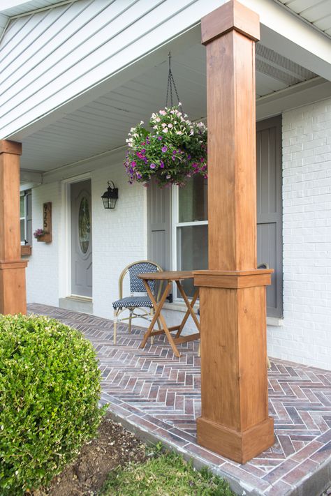 How to wrap existing porch columns in stained wood and build a craftsman style base unit to add character and curb appeal to your front porch. Rustic Porch Ideas, Craftsman Style Porch, Front Porch Posts, Veranda Design, Front Porch Columns, Front Porch Makeover, Porch Remodel, Building A Porch, Porch Columns