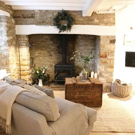 Thatched Cottage Cotswolds (@thatchedcottagecotswolds) • Instagram photos and videos Cosy Cottage Living Room, English Cottage Living Room, Aesthetics Bedroom, Under Floor Heating, Country Cottage Living Room, Cottage Lounge, Cottage House Interior, Country Cottage Living, English Cottage Interiors