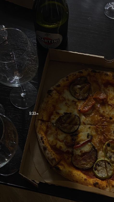 Wine Pizza, Late Night Pizza, Wine And Pizza, Late Night Dinner, Late Night Food, Night Food, Pizza Night, Wine And Dine, Instagram Food