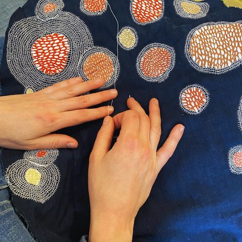 Embroidery Artists, Embroidery Embellishments, Textile Art Embroidery, Abstract Embroidery, Creative Textiles, Contemporary Textiles, Sashiko Embroidery, Contemporary Embroidery, Embroidered Art