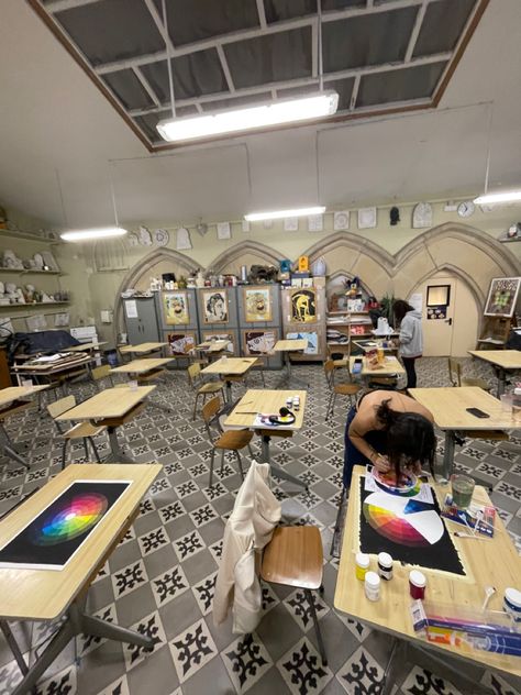 Aesthetic Art Classroom, Art Classroom Aesthetic, Dream School, Future Classroom, Girls High, Private School, Art Classroom, School Classroom, Artist Artwork