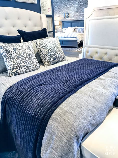 Tips on how to keep bed sheets soft after every washing. #bedding #sheetset #polkadots #bedroom #blueandwhite Casa Disney, Design Ložnic, Navy Blue Bedrooms, Blue Bedroom Decor, Bilik Tidur, Dec 26, Blue Bedroom, Master Bedrooms Decor, Remodel Bedroom