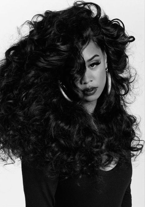 Hair Blowing Photoshoot, R&b Photoshoot, Curly Hair Photoshoot Ideas, Big Curls Black Women, Curly Hair Photoshoot, H.e.r Singer, Everyday Glam, Natural Hair Wigs, Big Curls