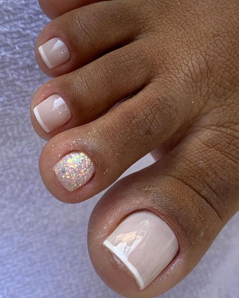 Danny Oliver | Essa delicadeza Esmalte usados 1 camada do sonho da Impala Faço a francesa 2 camadas do samba Juliana da Colorama unhasdopé… | Instagram Nail Toes Ideas, Pedicure Francesa, Cute Pedicure Ideas, Uñas Color Cafe, Ideas Pedicure, Wedding Toes, Simple Toe Nails, Cute Pedicures, Pedicure Colors