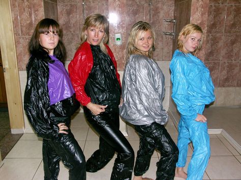 4 Girls In A sauna (2) Nylon Outerwear, Vinyl Fashion, Pvc Hose, Rain Suits, Waterproof Clothing, Plastic Raincoat, Gym Wear For Women, Vinyl Clothing, Sauna Suit