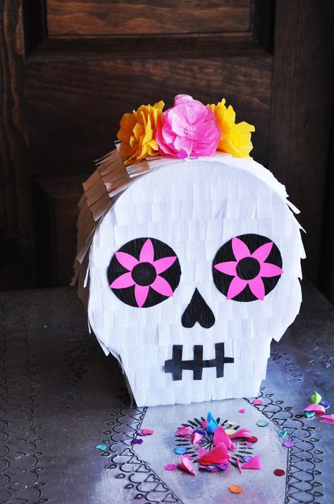 Day of the Dead DIY: Sugar Skull Piñata Halloween Piñatas, Day Of The Dead Diy, Pinata Diy, Diy Skulls, Day Of The Dead Party, Piñata Ideas, Halloween Fest, Diy Pinata, Pastel Halloween