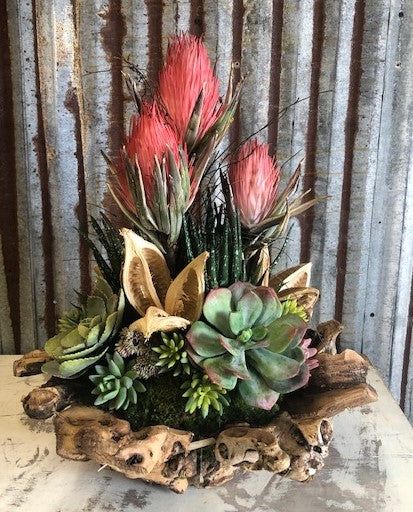 Tabletop Floral Arrangements, Log Centerpieces, Rustic Flower Arrangements, Rustic Arrangements, Easter Flower Arrangements, Driftwood Art Diy, Forever Green, Succulent Centerpieces, Fall Floral Arrangements