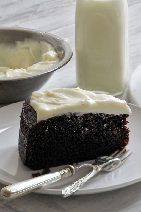 NYT Cooking: For me, a chocolate cake is the basic unit of celebration. The chocolate Guinness cake here is simple but deeply pleasurable, and has earned its place as a stand-alone treat. Porter Cake, Chocolate Guinness Cake, Nigella Lawson Recipes, Guinness Chocolate, Guinness Cake, Coconut Dessert, Cooking Chocolate, Cakes Recipes, Flourless Chocolate Cakes