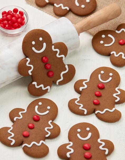 Gingerbread Man Cookies – Rosanna Pansino Rudolph Cookies, Best Gingerbread Cookies, How To Make Gingerbread, Gingerbread Cookies Decorated, Decorating Frosting, Cookies Gingerbread, Ginger Bread Cookies Recipe, Man Cookies, Cookies Easy