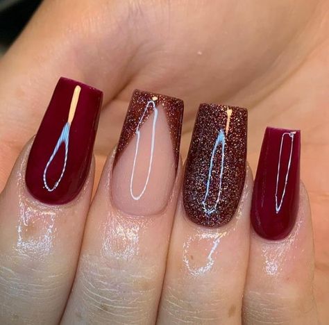 Burgundy Nail Designs For Wedding, Nails Burgandy Design, Nail Ideas Burgundy And Gold, Wedding Nails With Burgundy, Burgundy Nails With Gold Short, Anniversary Nail Designs Love, Maroon Nails Acrylic Burgundy, Burgundy Nails Designs Classy, Wine Red And Silver Nails