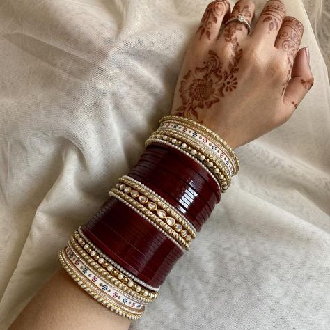 Bridal Choora Set, Maroon Bridal Chooda, Choora Ceremony Outfit, Dark Red Choora, Maroon Chooda Designs Brides, Bridal Jwellary Indian, Choda Design, Chura Designs Bridal, Maroon Chooda